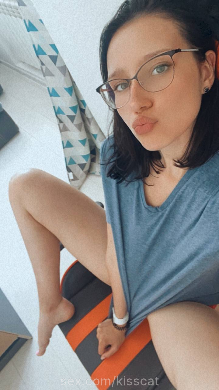 Kisscat - Home porn model☺️ #pornhub #model #homemade #homestyle #homewear #amateur #glasses #cute #sexygirl #lips