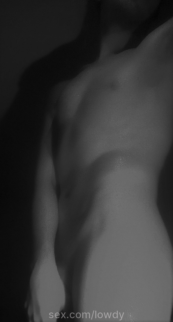 lowdy - shower #black-and-white #solo #amateur