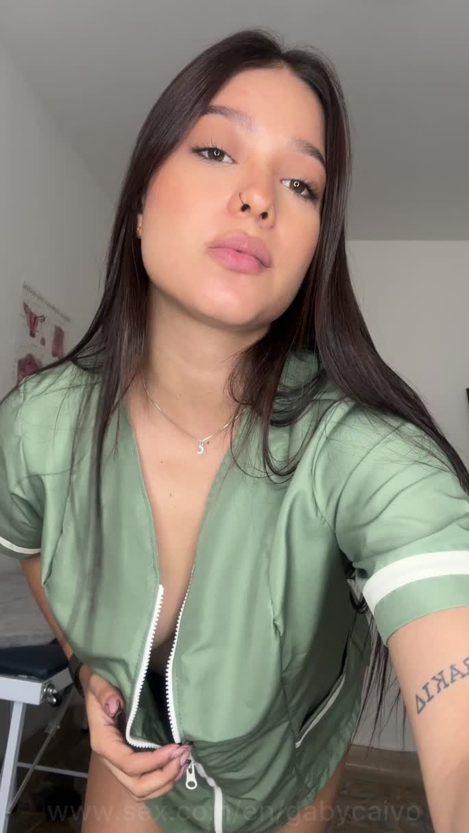 Gaby Caivos profile - shorts