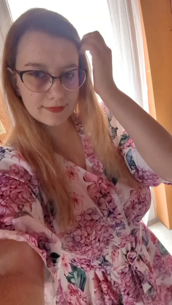 Sundress and big boobies :3